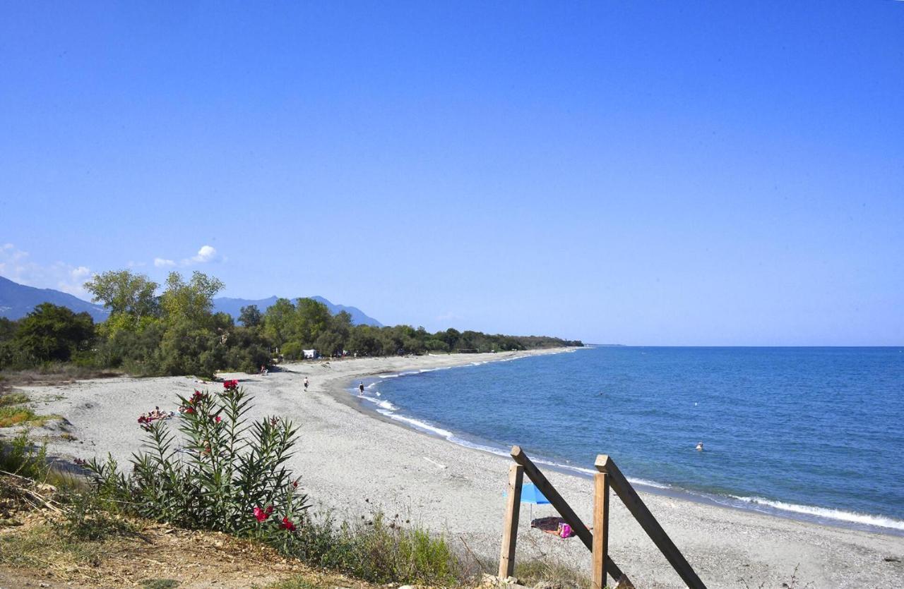 Punta Di Mare Aparthotel Linguizzetta Exterior photo